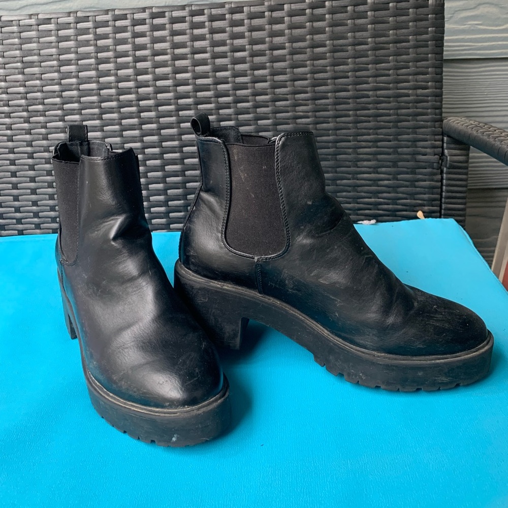 COPY - Black Chelsea Boot - chunky heel 9